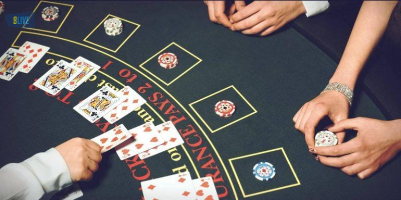 Chiến lược kết hợp hit và stand